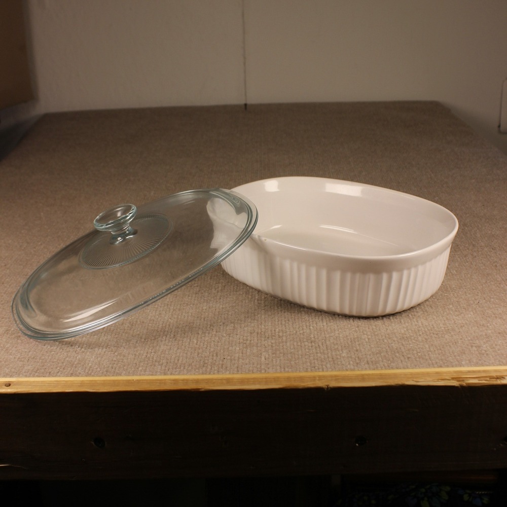 CorningWare French White 2.5 Qt Oval Casserole Dish with Glass Lid Stoneware